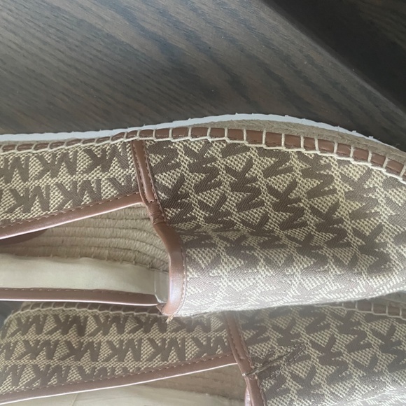 Brand-new Micheal Kors flat/ slip-on Espadrille for women size 9 - Picture 7 of 11